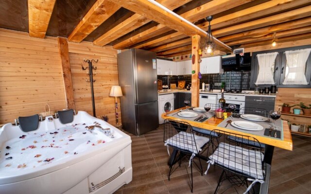 Luxurious Bungalow w Pool and Jacuzzi in Fethiye