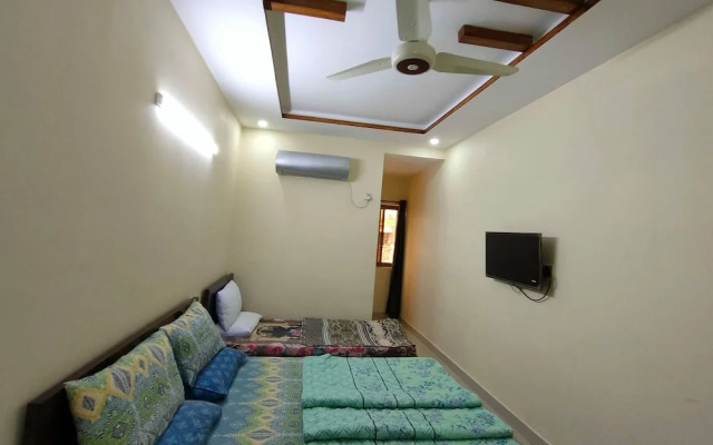The Mall Luxury Guest House