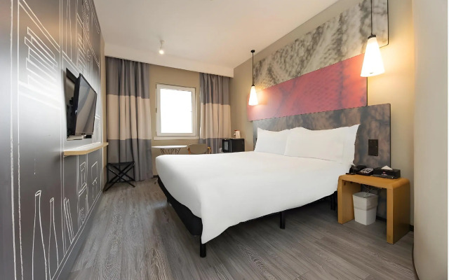 ibis Shanghai Lianyang