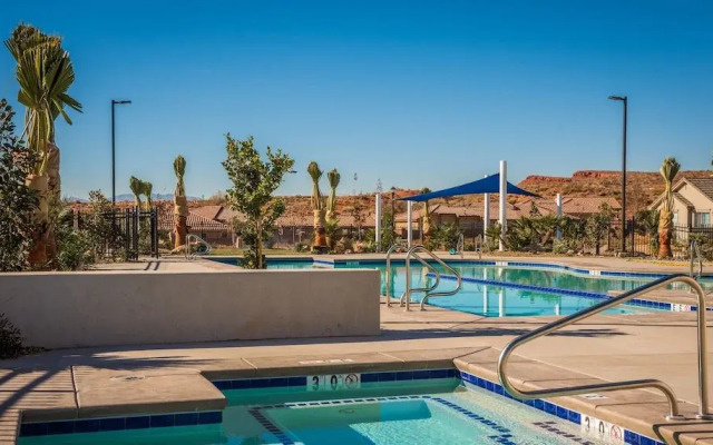 Sunshine Serendipity 4 Bedroom Apts by RedAwning