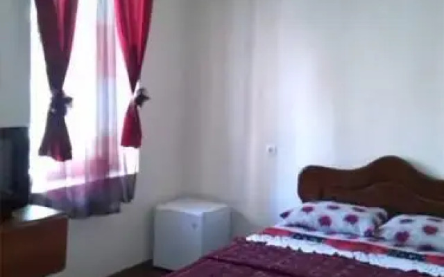 Nadikvari Hotel