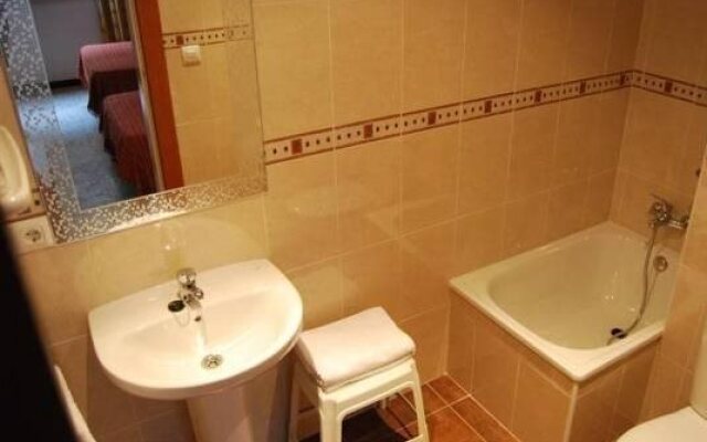 Hostal y Apartamento Molí de Mar