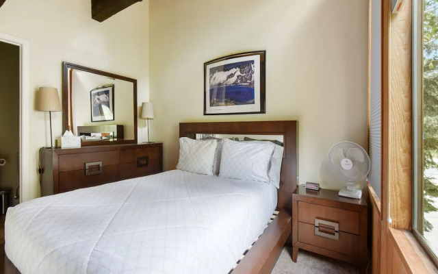 Enjoy Forest Views Retreat at Kingswood Village!