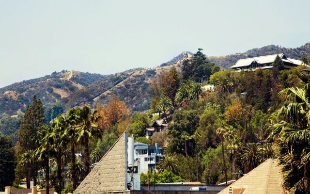 The Ginosi Hollywood & Highland Apartel