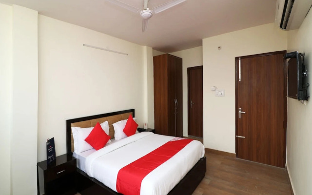 OYO 23320 Hotel Ozone