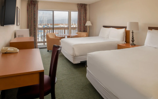 Astoria Riverwalk Inn