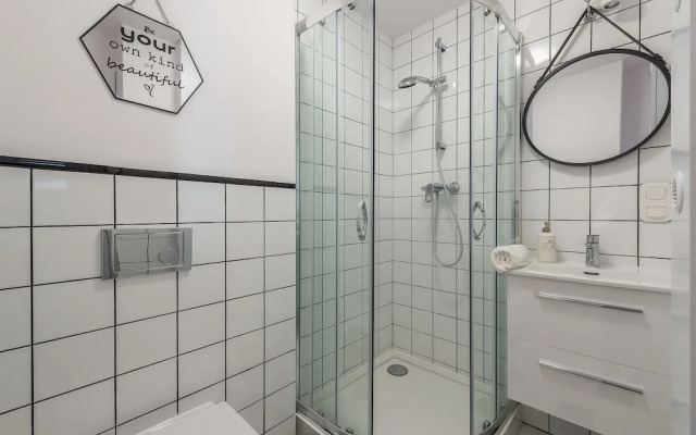 UNIT Warszawa Centrum Room by Metro Rondo ONZ