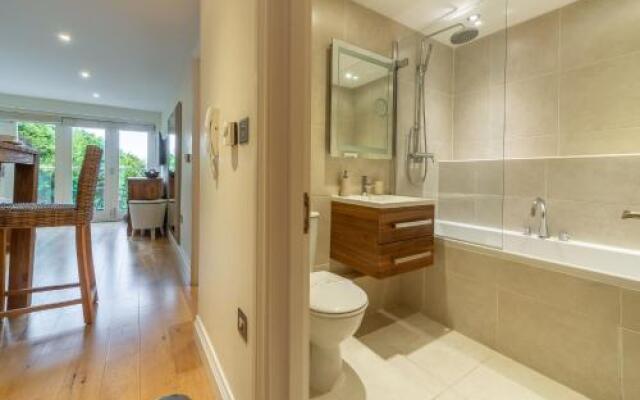 6 Sandy Lane