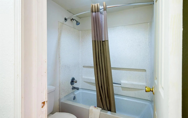 Motel 6-Blue Springs, MO