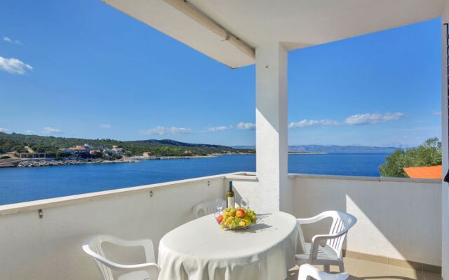 Apartment Cico Hvar/Pokrivenik 7177