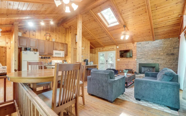 Private Hot Tub & Game Room: Cleveland Getaway