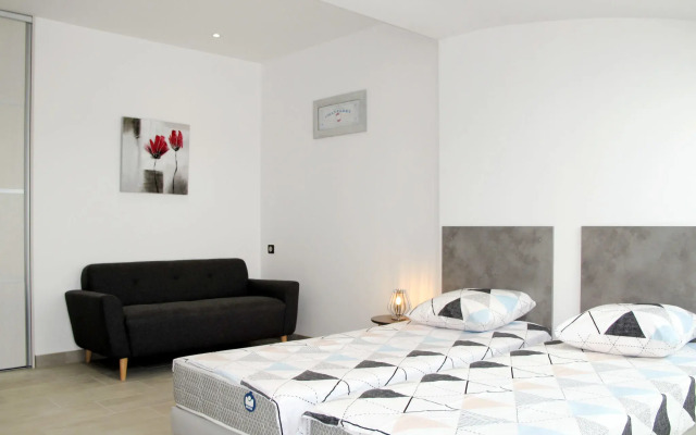 Pirou Beach (PIP402)