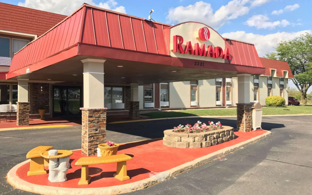Ramada by Wyndham Albert Lea