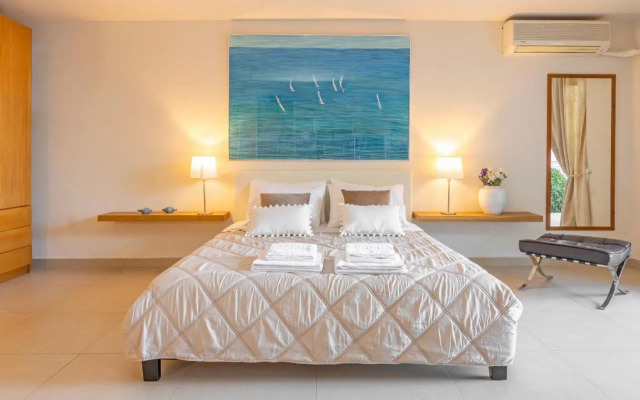 Couple's Getaway , Modern Amenities & Sophisticated Style
