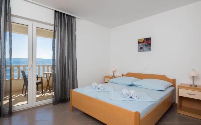Beachfront Apartments Lara
