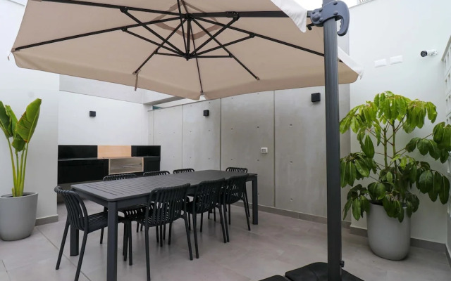 w Impressive 2BR With Balcony in Miraflores