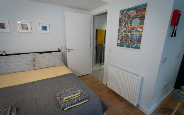 Studio flat with free Parking