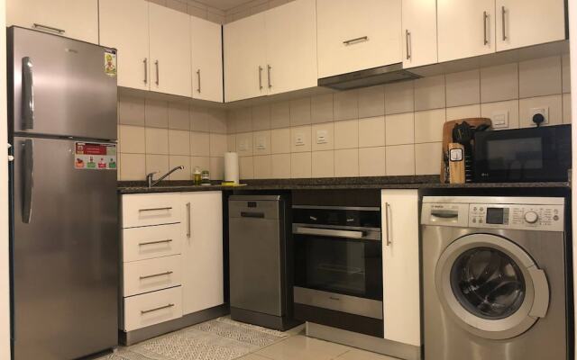 Cosy Little Studio With Marina &partial Beach View