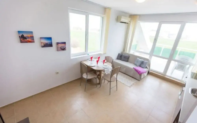 Sea View 1 Bed Apartment With Stunning Ocean Views