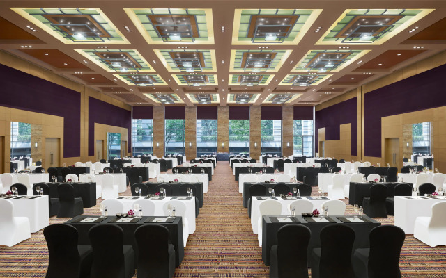 Grand Hyatt Mumbai Hotel and Serviced Apartments