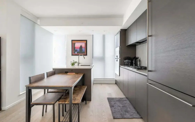Chic Urban Stylish Condo in Downtown V