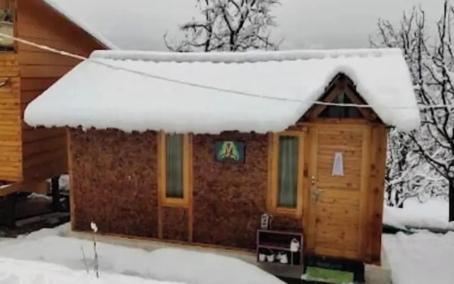 Manali Treehouse And Cafe