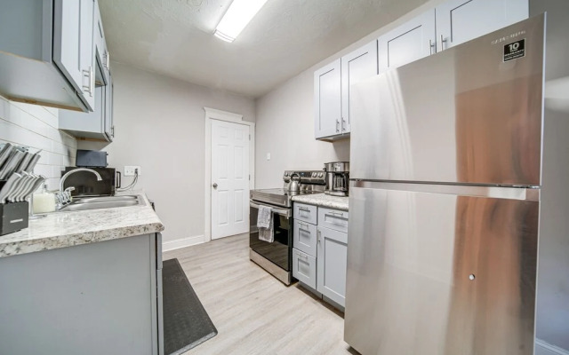Pet-friendly Cleveland Townhome, 2 Mi to Downtown!