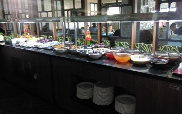 Candan Beach Hotel