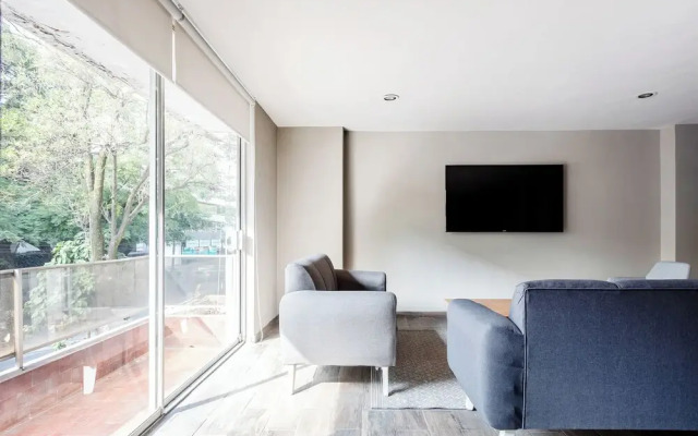 Modern Flat by Polanco Balcony Pet Friendly