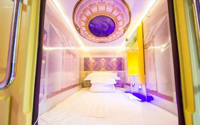 Mr. Xu's Space Capsule Youth Hostel
