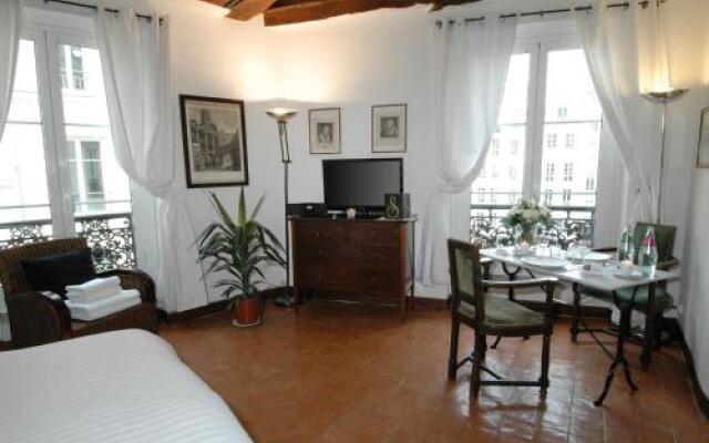 Holiday Apartment - Paris Apartments - Conde Chic Studio