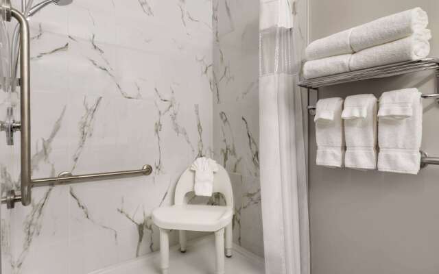 Days Inn by Wyndham Calgary North Balzac