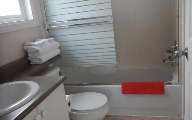 Clean Quiet Comfortable suite; Coquitlam Center