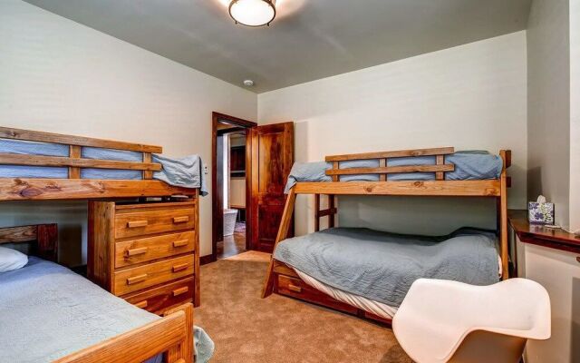 Cawha Outlook Chalet by RedAwning