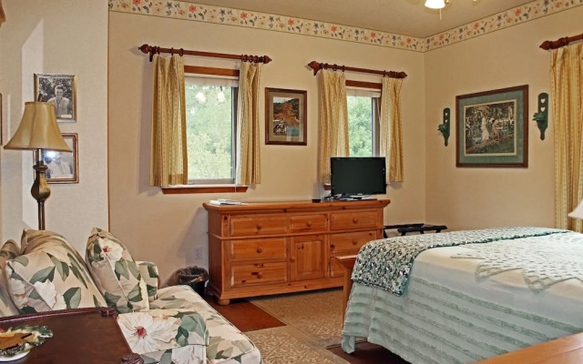 Prow'd House Bed & Breakfast