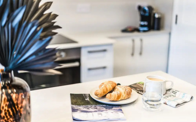 Crescent Apartments-Newport City Centre