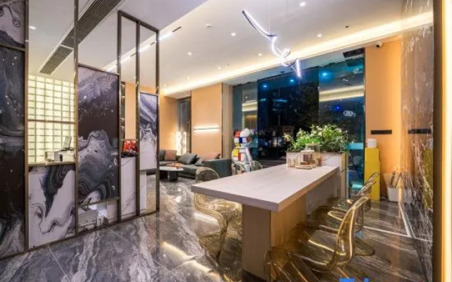 Rui Lan Ting · Cloud Giant Screen Light Residence