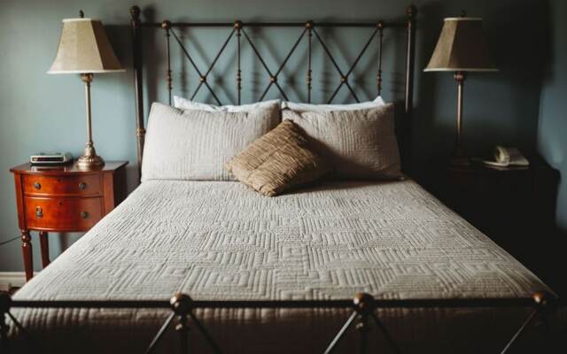 The Carriage House Inn