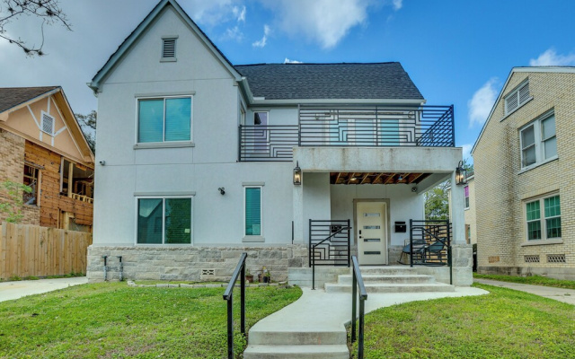Sleek & Central! Houston Stay Near Med Center