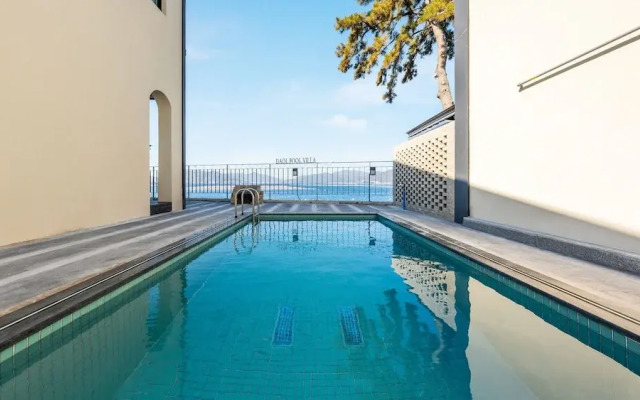 Geoje Daol Pool Villa Pension