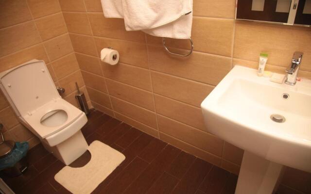Oakspring Hotel & Luxury Suites