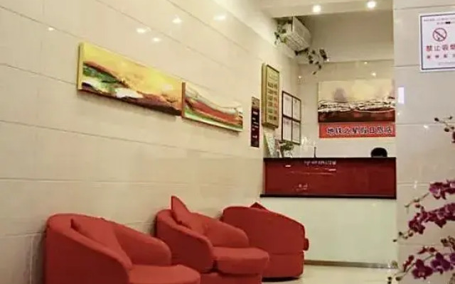 Platinum Apartment (Dalian Jinshitan Discovery Kingdom Light Rail Station)