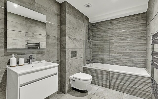 Chic and Contemporary Retreat in Brentford