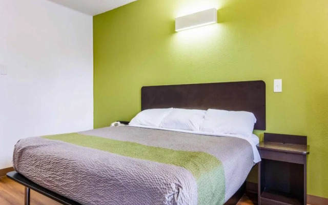 Motel 6 Alexandria, LA - South