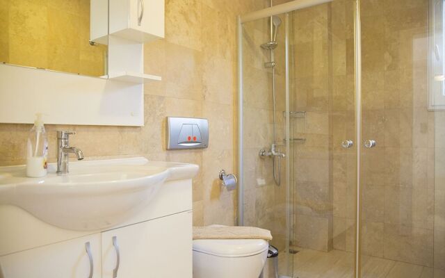 Villa Nisroc by Akdenizvillam