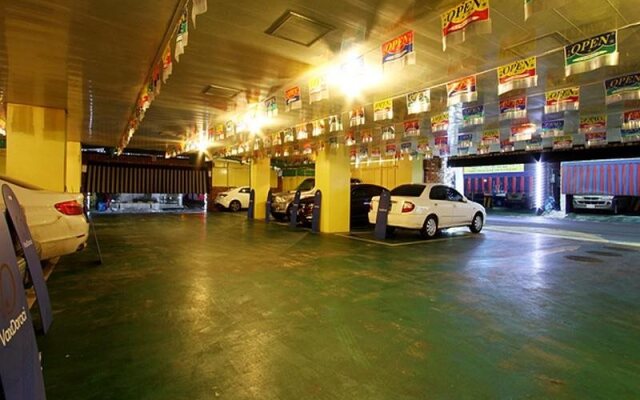 Goodstay Vax Dorocy Hotel