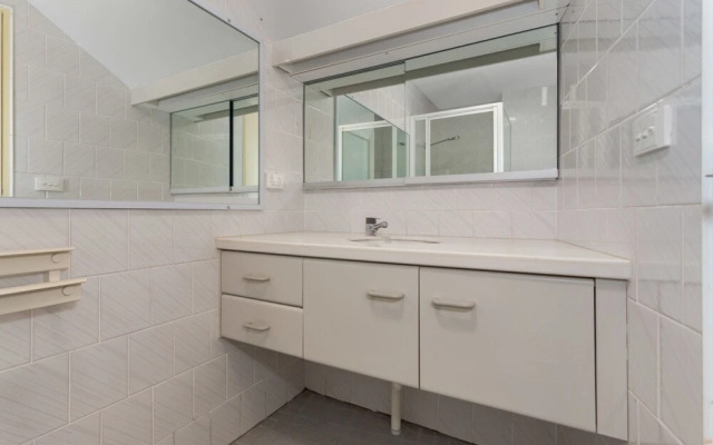 Retreat Beside The Beach - Unit Five