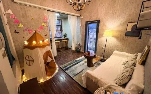 Xiaobaifang B&B (Zhangjiajie Tianmenshan Cableway Branch)