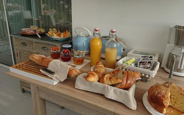 Villa La Terre Des Lauriers B&B