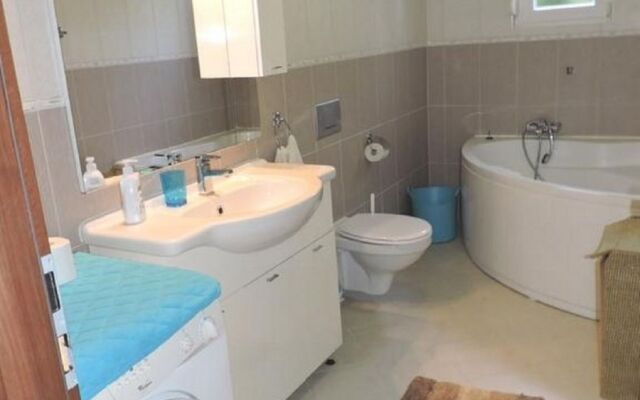 Holiday house Pet - 20m from the sea: Barbat, Island Rab